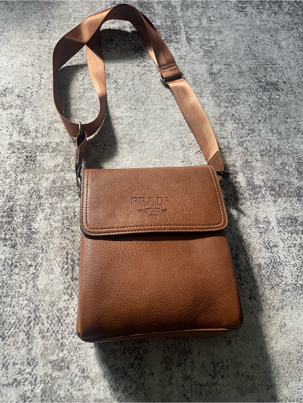 Men’s or women’s fashion messenger bag